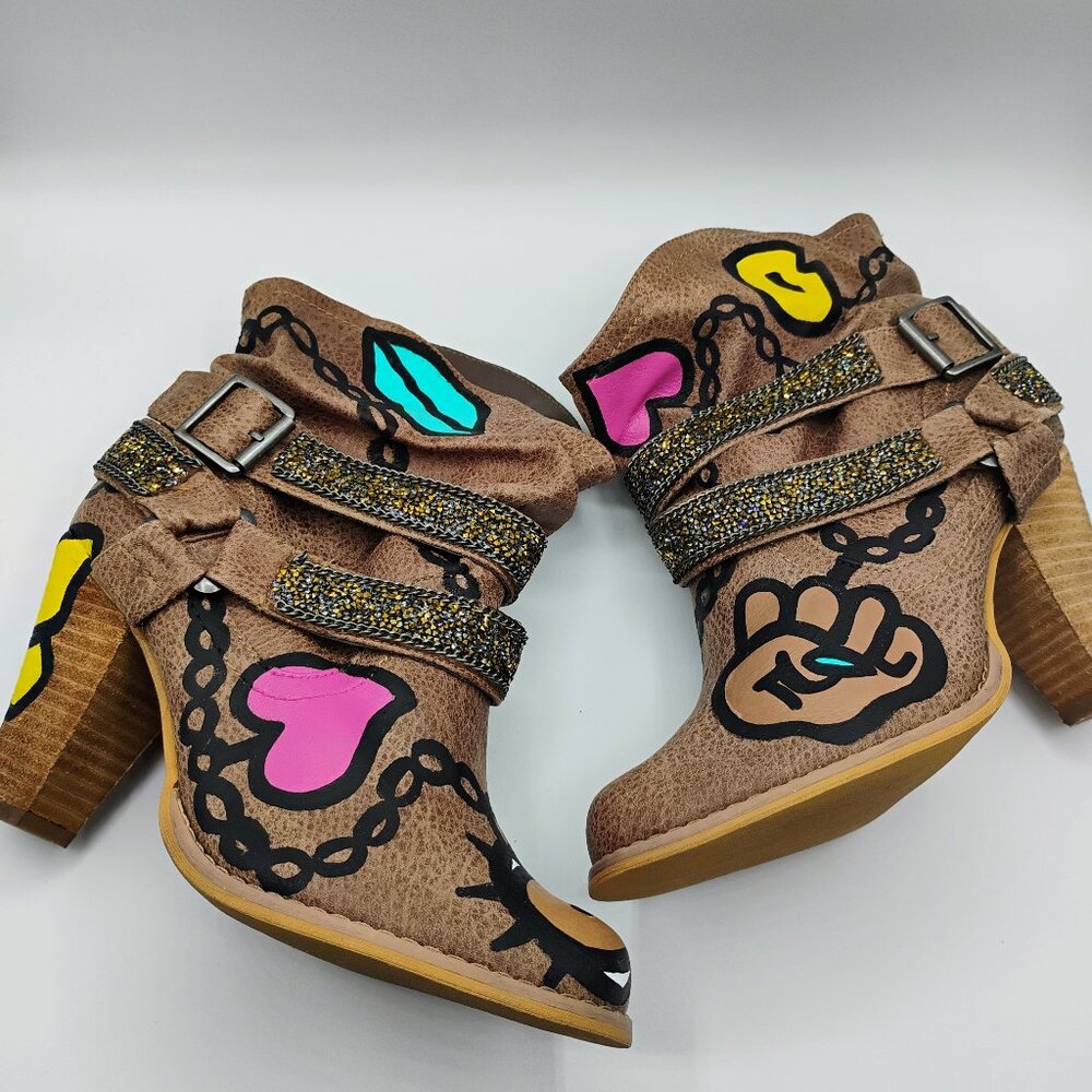 Size 9 hand painted boot - new condition